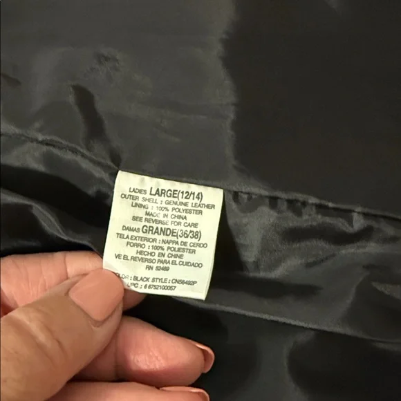 Womens leather jacket size L 12/14, black. Like new, very clean - Picture 9 of 10